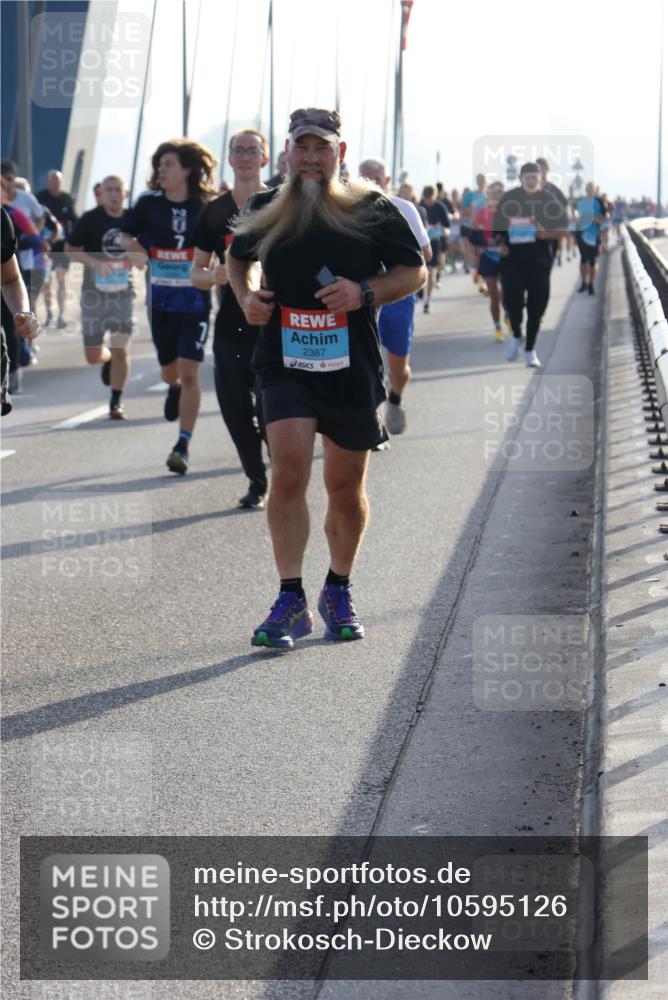 03.10.2026 - Köhlbrandbrückenlauf Strokosch-Dieckow http://msf.ph/oto/10595126 03.10.2026 09:24:29 Position 1 2, 2387 meine-sportfotos.de
