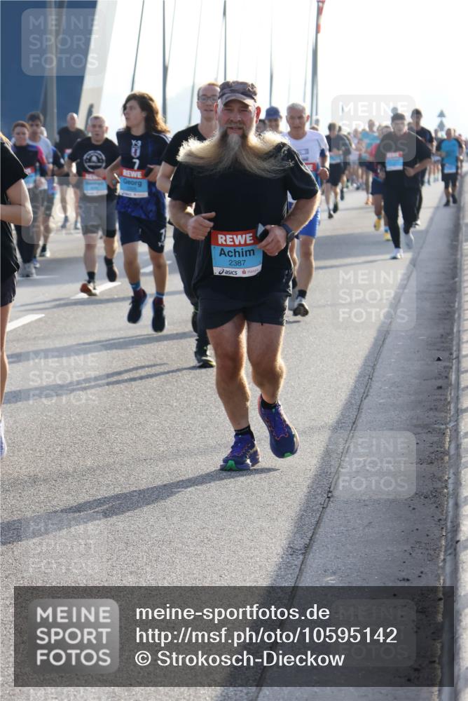 03.10.2026 - Köhlbrandbrückenlauf Strokosch-Dieckow http://msf.ph/oto/10595142 03.10.2026 09:24:29 Position 1 7, 2387 meine-sportfotos.de