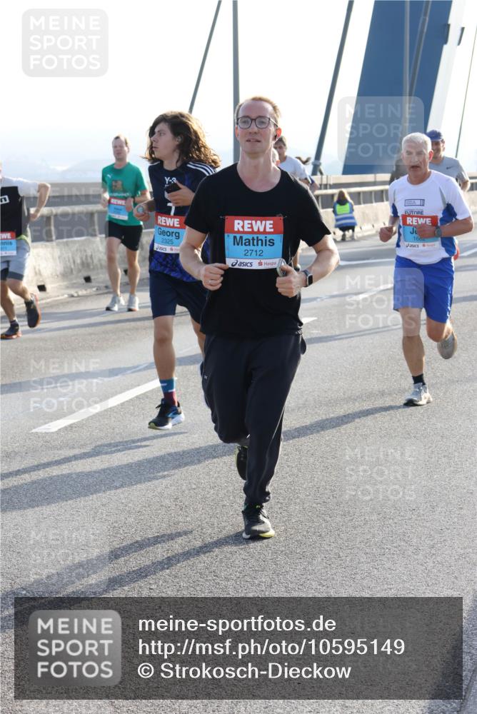 03.10.2026 - Köhlbrandbrückenlauf Strokosch-Dieckow http://msf.ph/oto/10595149 03.10.2026 09:24:33 Position 1 911, 3, 2325, 2712, 1682 meine-sportfotos.de