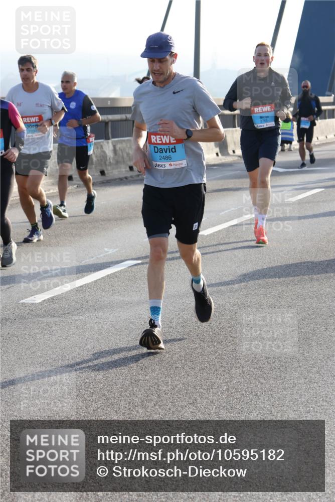 03.10.2026 - Köhlbrandbrückenlauf Strokosch-Dieckow http://msf.ph/oto/10595182 03.10.2026 09:24:37 Position 1 361, 2200, 2486, 3765 meine-sportfotos.de