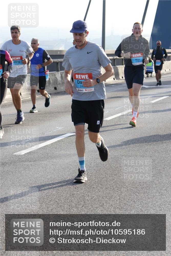 03.10.2026 - Köhlbrandbrückenlauf Strokosch-Dieckow http://msf.ph/oto/10595186 03.10.2026 09:24:37 Position 1 361, 2200, 240, 3765 meine-sportfotos.de