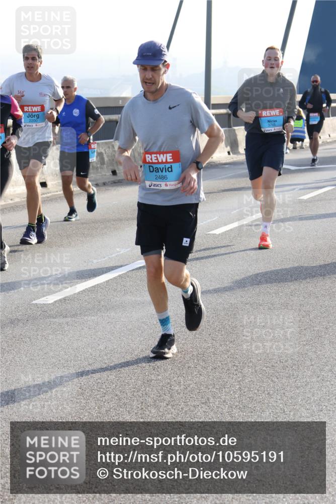 03.10.2026 - Köhlbrandbrückenlauf Strokosch-Dieckow http://msf.ph/oto/10595191 03.10.2026 09:24:37 Position 1 361, 2200, 2486, 3765 meine-sportfotos.de