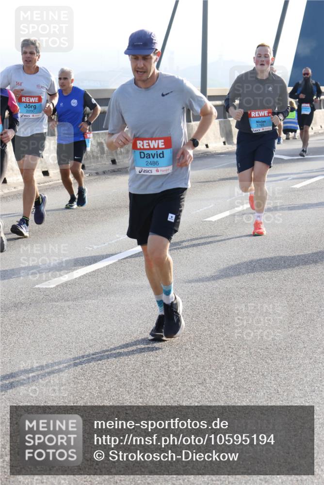 03.10.2026 - Köhlbrandbrückenlauf Strokosch-Dieckow http://msf.ph/oto/10595194 03.10.2026 09:24:37 Position 1 361, 2200, 2486, 3765 meine-sportfotos.de