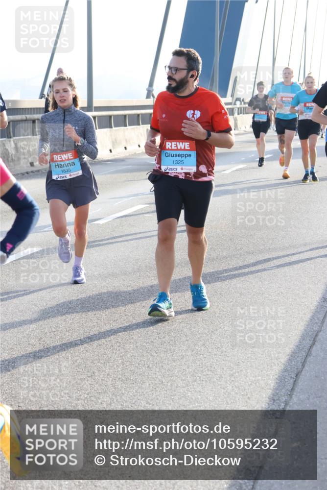 03.10.2026 - Köhlbrandbrückenlauf Strokosch-Dieckow http://msf.ph/oto/10595232 03.10.2026 09:24:43 Position 1 1835, 1325 meine-sportfotos.de
