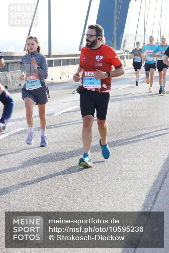 03.10.2026 - Köhlbrandbrückenlauf Strokosch-Dieckow http://msf.ph/oto/10595236 03.10.2026 09:24:43 Position 1 7, 1835, 1325 meine-sportfotos.de