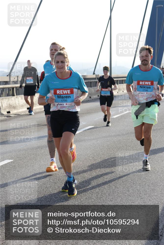 03.10.2026 - Köhlbrandbrückenlauf Strokosch-Dieckow http://msf.ph/oto/10595294 03.10.2026 09:24:49 Position 1 1795, 1798 meine-sportfotos.de