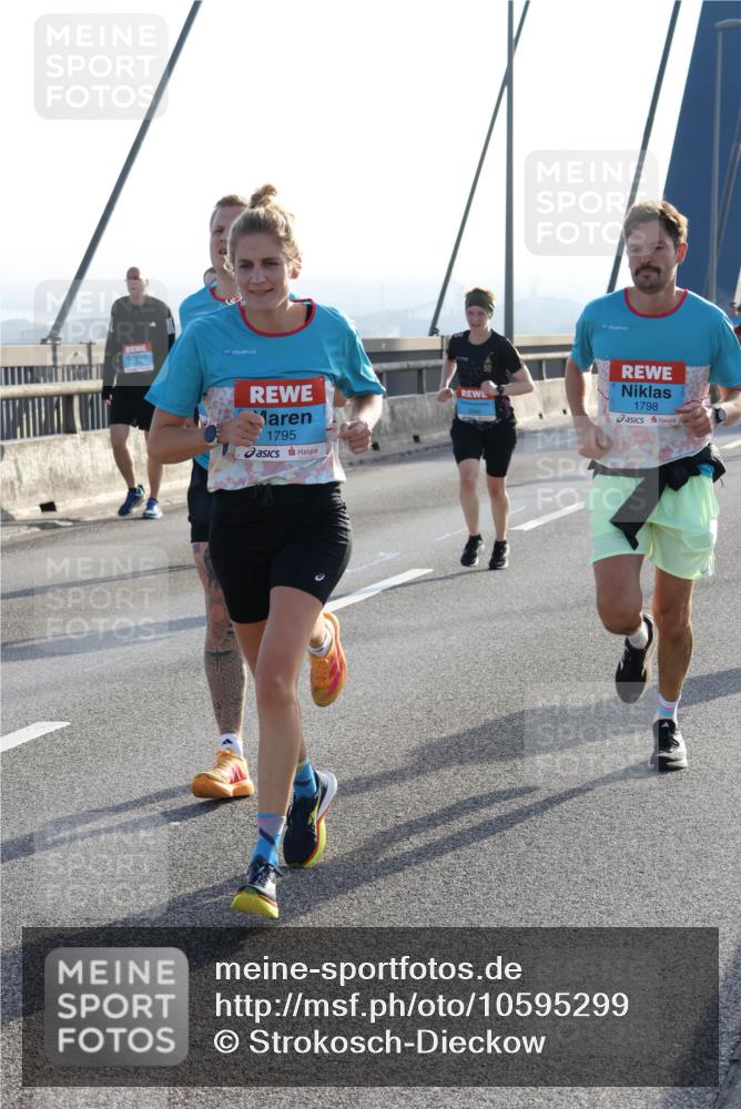 03.10.2026 - Köhlbrandbrückenlauf Strokosch-Dieckow http://msf.ph/oto/10595299 03.10.2026 09:24:49 Position 1 26300, 1795, 1798 meine-sportfotos.de