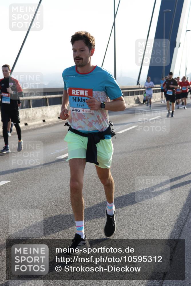 03.10.2026 - Köhlbrandbrückenlauf Strokosch-Dieckow http://msf.ph/oto/10595312 03.10.2026 09:24:50 Position 1 1798 meine-sportfotos.de