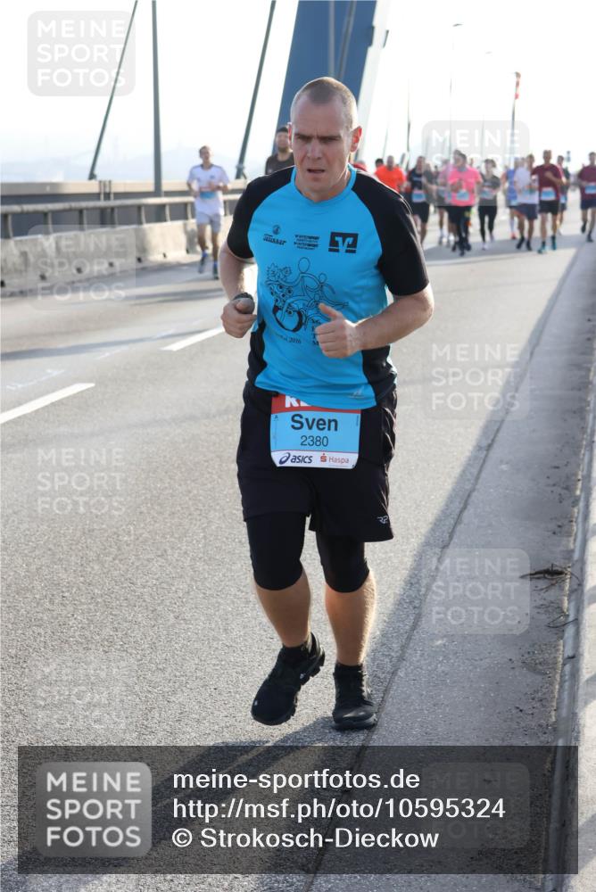 03.10.2026 - Köhlbrandbrückenlauf Strokosch-Dieckow http://msf.ph/oto/10595324 03.10.2026 09:24:51 Position 1 2016, 2380 meine-sportfotos.de