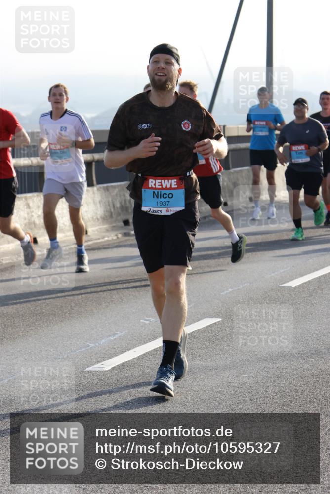 03.10.2026 - Köhlbrandbrückenlauf Strokosch-Dieckow http://msf.ph/oto/10595327 03.10.2026 09:24:55 Position 1 1937 meine-sportfotos.de