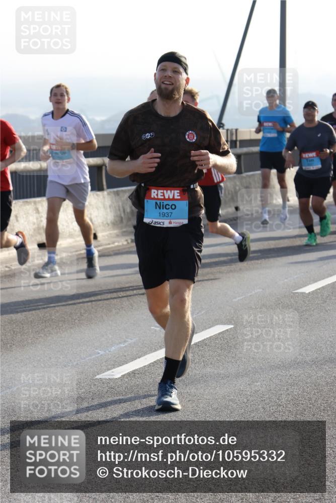 03.10.2026 - Köhlbrandbrückenlauf Strokosch-Dieckow http://msf.ph/oto/10595332 03.10.2026 09:24:56 Position 1 1937 meine-sportfotos.de