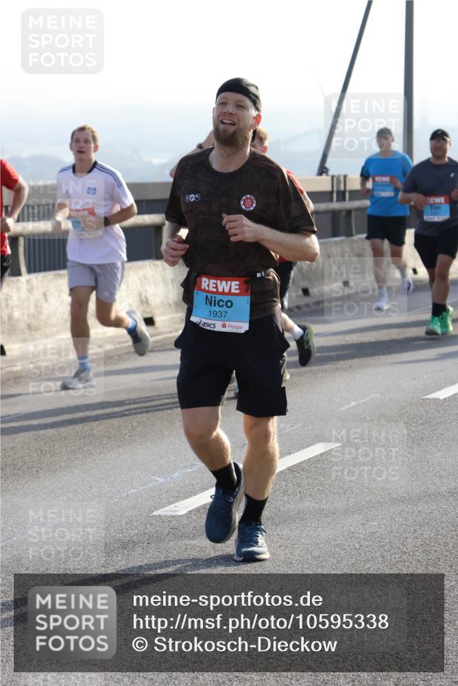 03.10.2026 - Köhlbrandbrückenlauf Strokosch-Dieckow http://msf.ph/oto/10595338 03.10.2026 09:24:56 Position 1 1937 meine-sportfotos.de