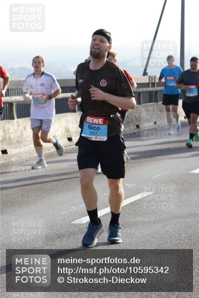 03.10.2026 - Köhlbrandbrückenlauf Strokosch-Dieckow http://msf.ph/oto/10595342 03.10.2026 09:24:56 Position 1 1937 meine-sportfotos.de