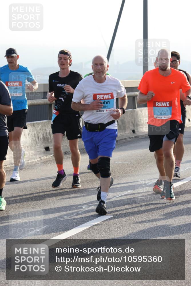 03.10.2026 - Köhlbrandbrückenlauf Strokosch-Dieckow http://msf.ph/oto/10595360 03.10.2026 09:24:59 Position 1 1666, 454, 3856 meine-sportfotos.de