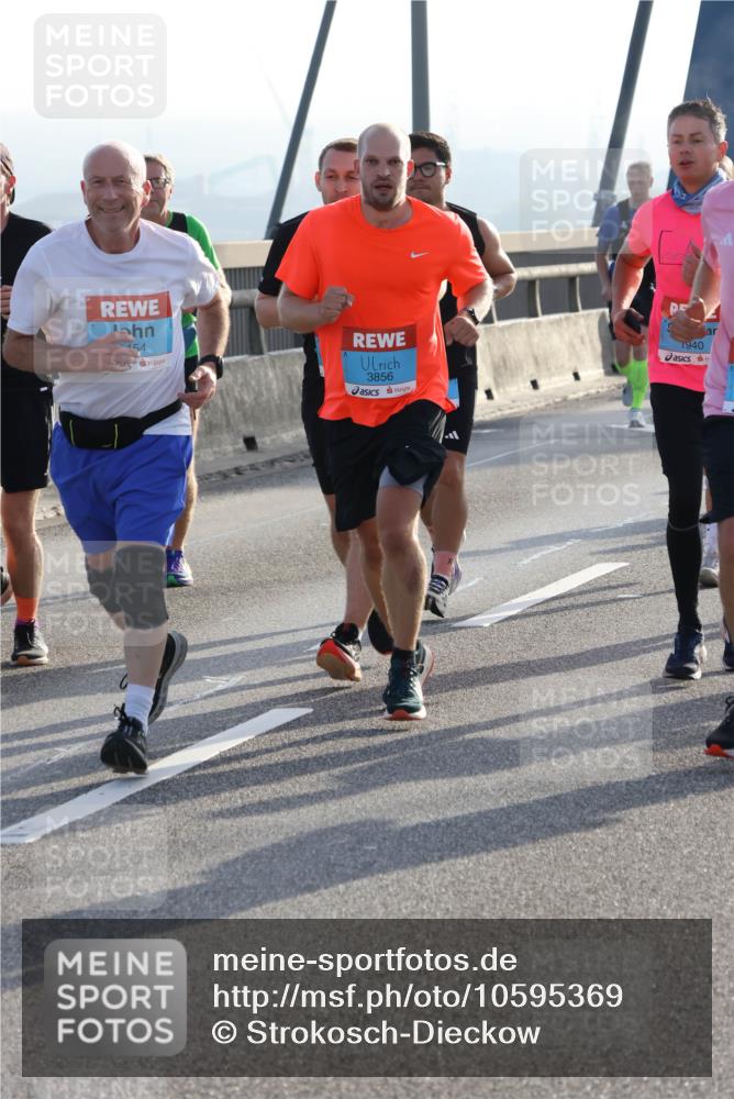 03.10.2026 - Köhlbrandbrückenlauf Strokosch-Dieckow http://msf.ph/oto/10595369 03.10.2026 09:24:59 Position 1 54, 3856, 1940 meine-sportfotos.de