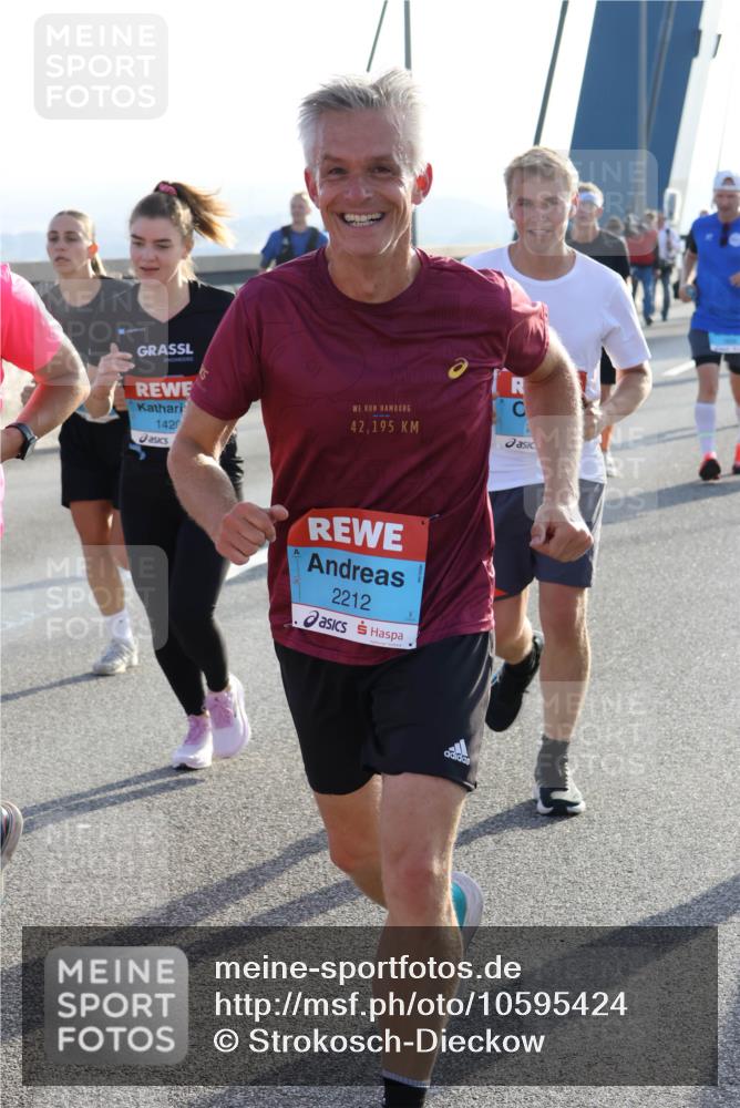 03.10.2026 - Köhlbrandbrückenlauf Strokosch-Dieckow http://msf.ph/oto/10595424 03.10.2026 09:25:03 Position 1 1420, 42, 195, 2212 meine-sportfotos.de