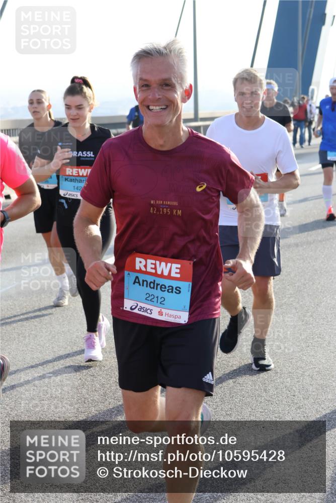 03.10.2026 - Köhlbrandbrückenlauf Strokosch-Dieckow http://msf.ph/oto/10595428 03.10.2026 09:25:03 Position 1 142, 40, 42, 195, 2212 meine-sportfotos.de