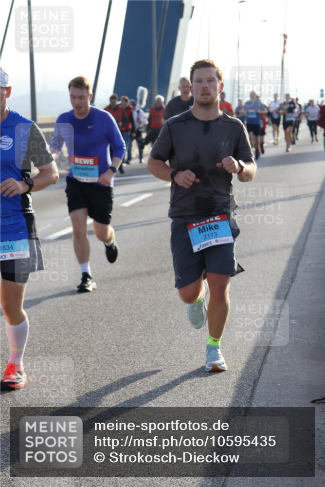 03.10.2026 - Köhlbrandbrückenlauf Strokosch-Dieckow http://msf.ph/oto/10595435 03.10.2026 09:25:06 Position 1 1834, 2306, 2173 meine-sportfotos.de