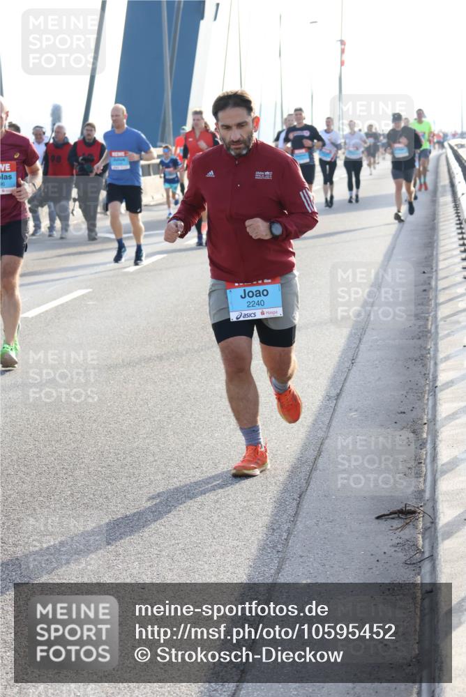 03.10.2026 - Köhlbrandbrückenlauf Strokosch-Dieckow http://msf.ph/oto/10595452 03.10.2026 09:25:13 Position 1 96, 08, 2240 meine-sportfotos.de