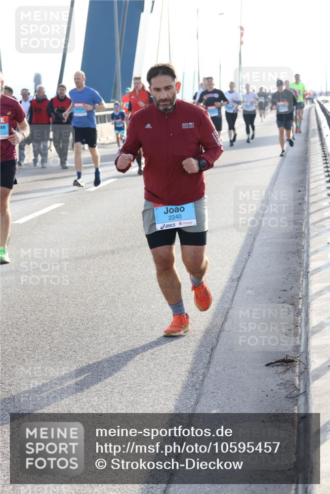 03.10.2026 - Köhlbrandbrückenlauf Strokosch-Dieckow http://msf.ph/oto/10595457 03.10.2026 09:25:13 Position 1 08, 2240 meine-sportfotos.de