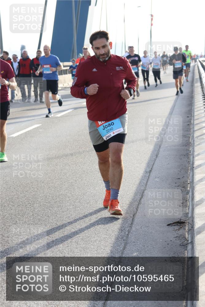 03.10.2026 - Köhlbrandbrückenlauf Strokosch-Dieckow http://msf.ph/oto/10595465 03.10.2026 09:25:13 Position 1 08, 2240 meine-sportfotos.de