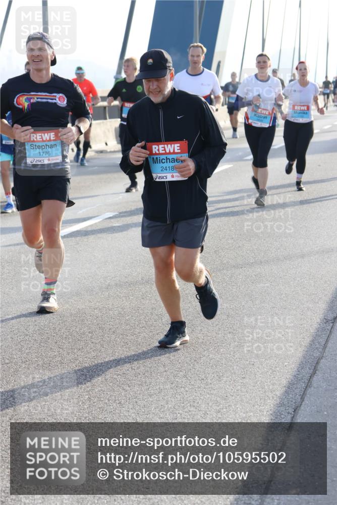 03.10.2026 - Köhlbrandbrückenlauf Strokosch-Dieckow http://msf.ph/oto/10595502 03.10.2026 09:25:20 Position 1 1776, 2418 meine-sportfotos.de