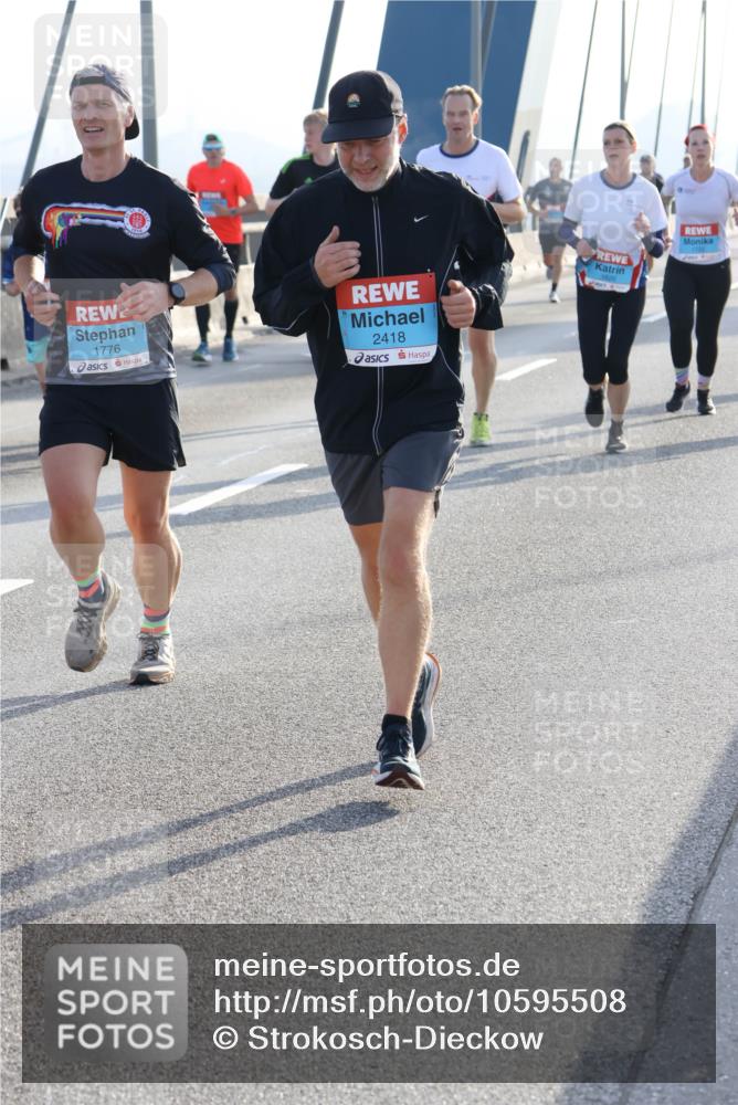 03.10.2026 - Köhlbrandbrückenlauf Strokosch-Dieckow http://msf.ph/oto/10595508 03.10.2026 09:25:20 Position 1 1776, 2418 meine-sportfotos.de