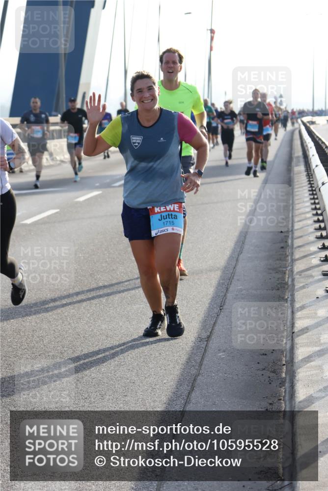 03.10.2026 - Köhlbrandbrückenlauf Strokosch-Dieckow http://msf.ph/oto/10595528 03.10.2026 09:25:24 Position 1 1715 meine-sportfotos.de
