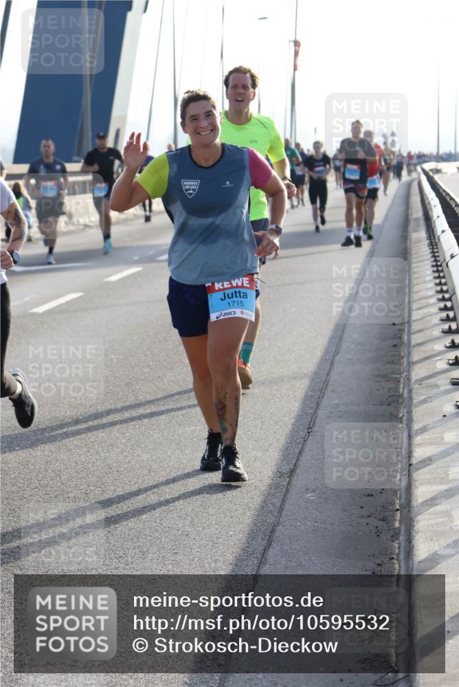 03.10.2026 - Köhlbrandbrückenlauf Strokosch-Dieckow http://msf.ph/oto/10595532 03.10.2026 09:25:24 Position 1 1715 meine-sportfotos.de