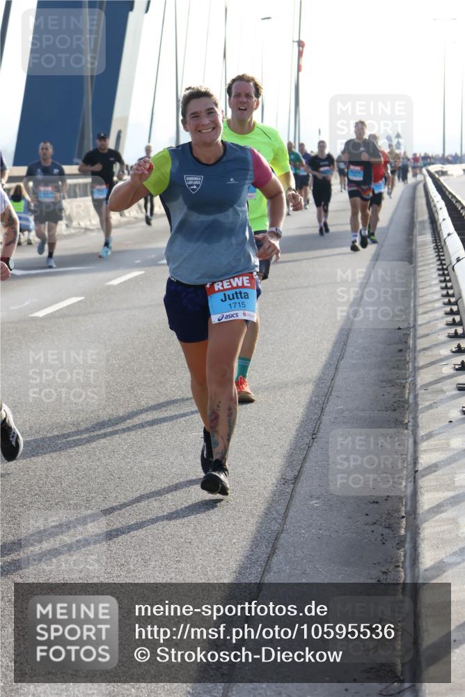 03.10.2026 - Köhlbrandbrückenlauf Strokosch-Dieckow http://msf.ph/oto/10595536 03.10.2026 09:25:24 Position 1 1715 meine-sportfotos.de