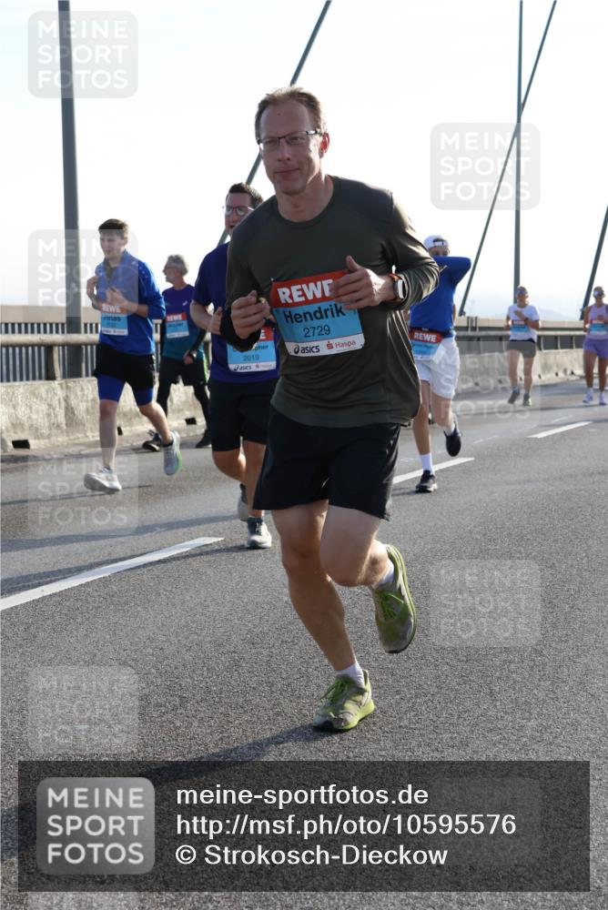 03.10.2026 - Köhlbrandbrückenlauf Strokosch-Dieckow http://msf.ph/oto/10595576 03.10.2026 09:25:46 Position 1 2019, 2729 meine-sportfotos.de