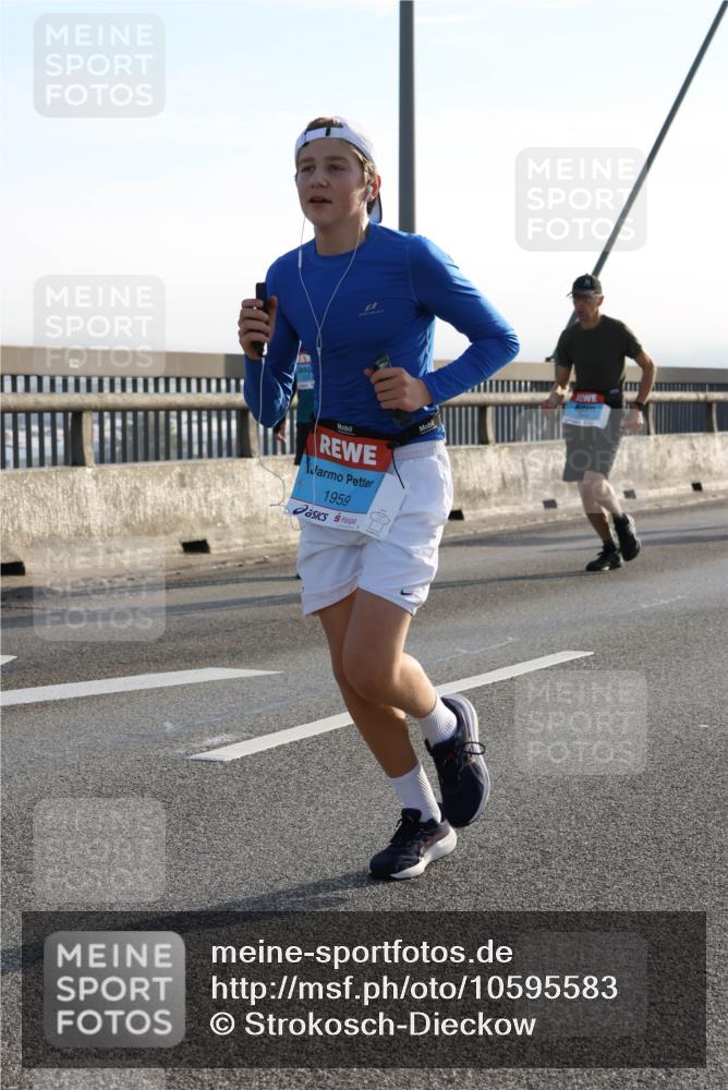 03.10.2026 - Köhlbrandbrückenlauf Strokosch-Dieckow http://msf.ph/oto/10595583 03.10.2026 09:25:49 Position 1 1959 meine-sportfotos.de