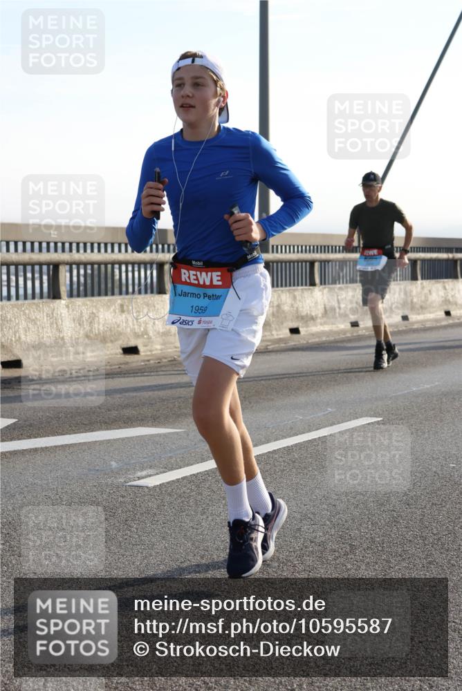 03.10.2026 - Köhlbrandbrückenlauf Strokosch-Dieckow http://msf.ph/oto/10595587 03.10.2026 09:25:49 Position 1 1959 meine-sportfotos.de
