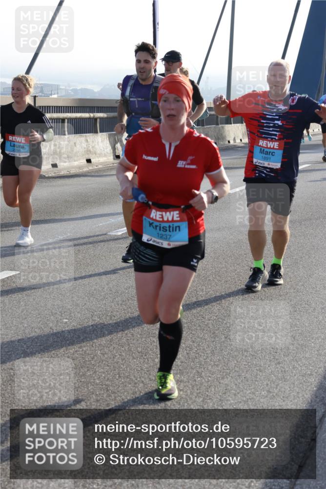 03.10.2026 - Köhlbrandbrückenlauf Strokosch-Dieckow http://msf.ph/oto/10595723 03.10.2026 09:26:17 Position 1 2296, 1237, 1891 meine-sportfotos.de