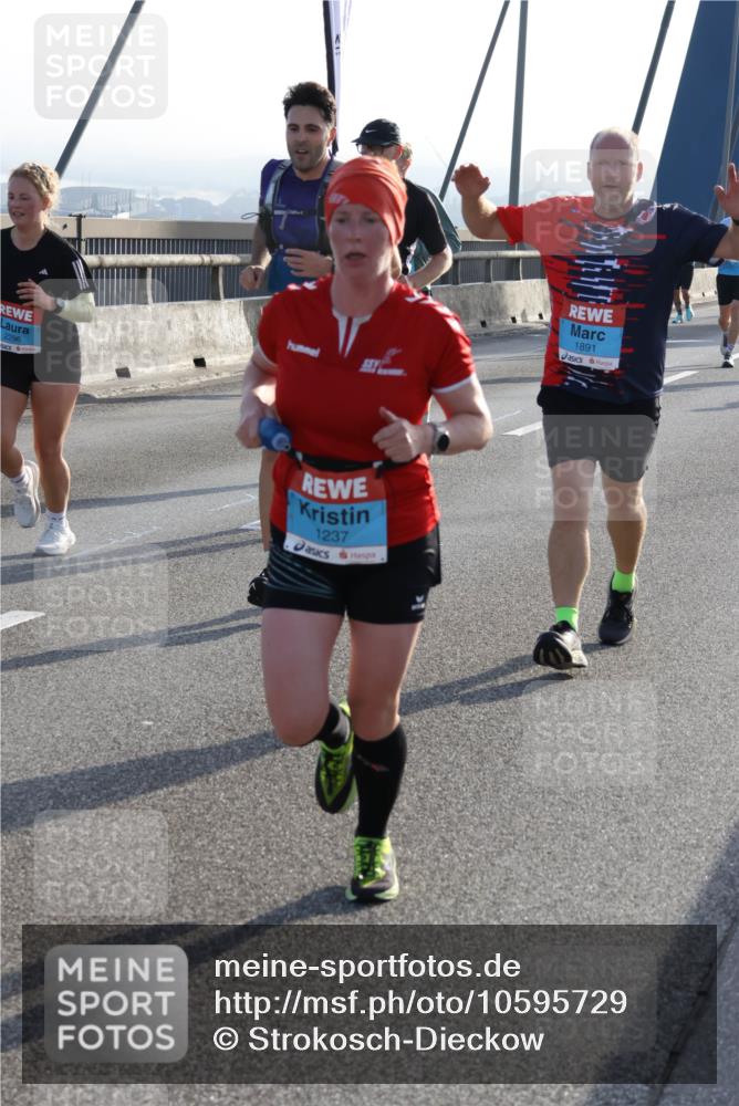 03.10.2026 - Köhlbrandbrückenlauf Strokosch-Dieckow http://msf.ph/oto/10595729 03.10.2026 09:26:17 Position 1 2296, 1237, 1891 meine-sportfotos.de