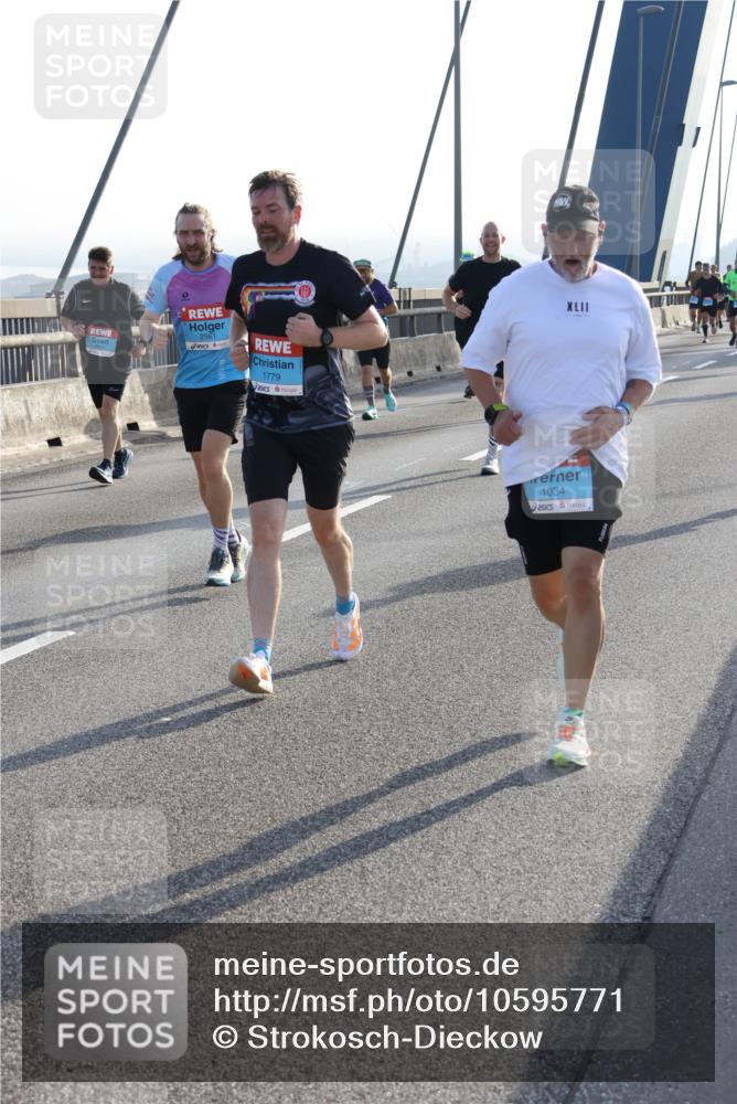 03.10.2026 - Köhlbrandbrückenlauf Strokosch-Dieckow http://msf.ph/oto/10595771 03.10.2026 09:26:23 Position 1 2561, 1779, 1034 meine-sportfotos.de