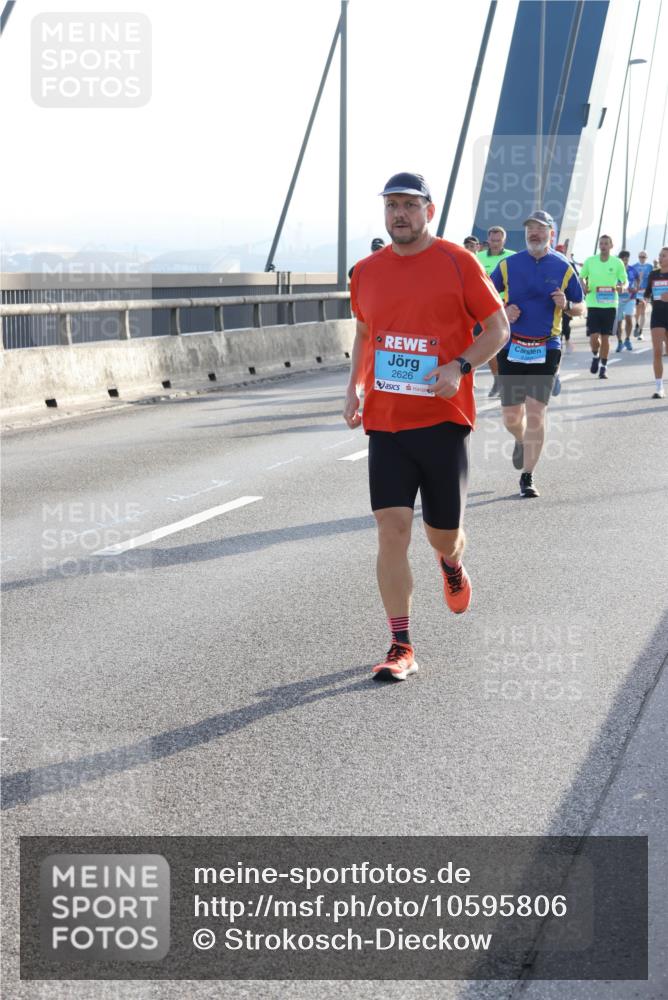 03.10.2026 - Köhlbrandbrückenlauf Strokosch-Dieckow http://msf.ph/oto/10595806 03.10.2026 09:26:31 Position 1 2626 meine-sportfotos.de