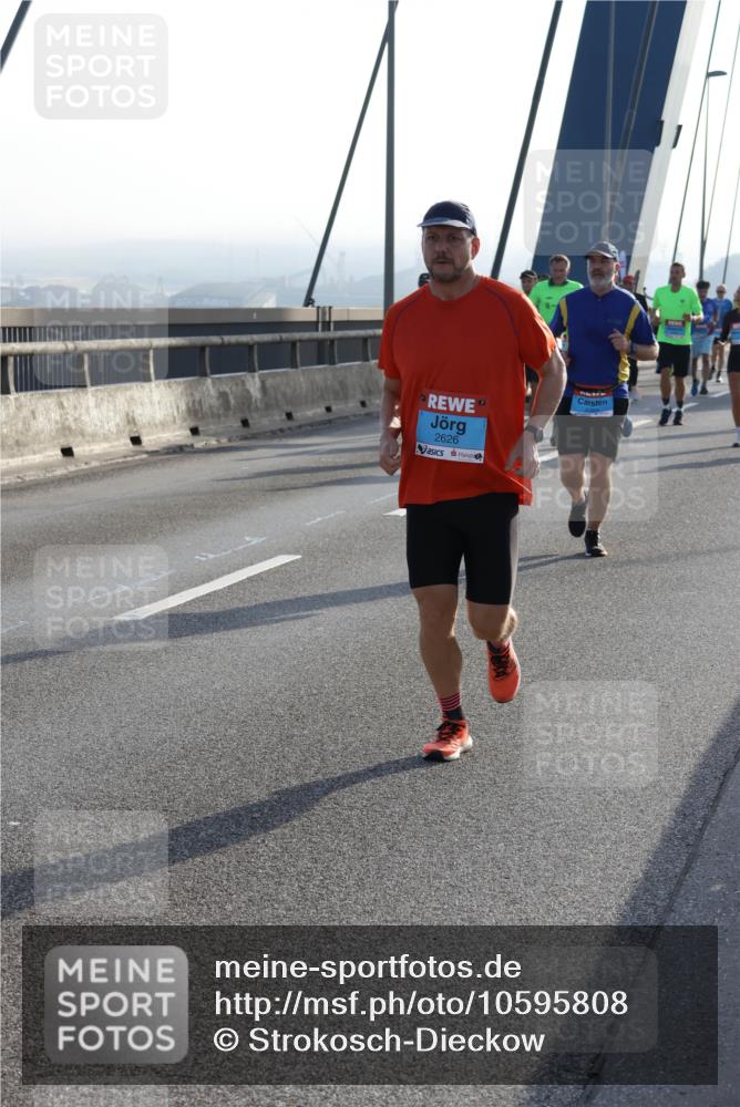 03.10.2026 - Köhlbrandbrückenlauf Strokosch-Dieckow http://msf.ph/oto/10595808 03.10.2026 09:26:31 Position 1 2626 meine-sportfotos.de