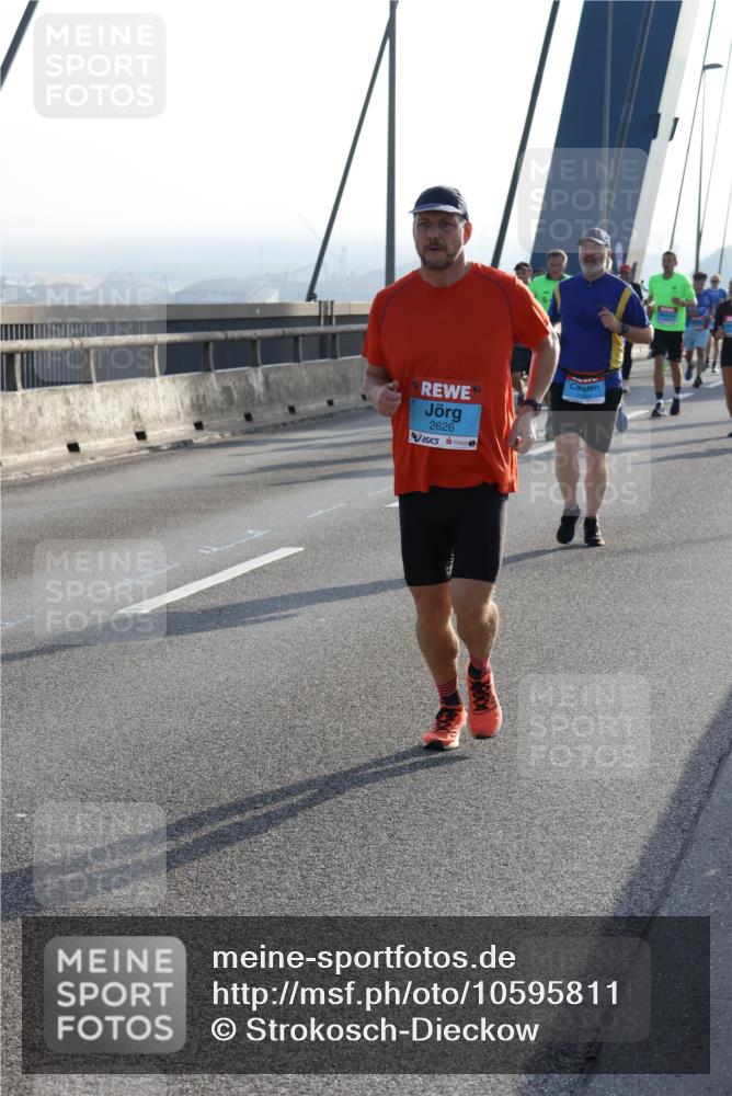 03.10.2026 - Köhlbrandbrückenlauf Strokosch-Dieckow http://msf.ph/oto/10595811 03.10.2026 09:26:31 Position 1 2626 meine-sportfotos.de