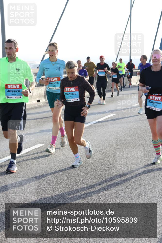 03.10.2026 - Köhlbrandbrückenlauf Strokosch-Dieckow http://msf.ph/oto/10595839 03.10.2026 09:26:38 Position 1 1039, 1693, 1205, 2221 meine-sportfotos.de