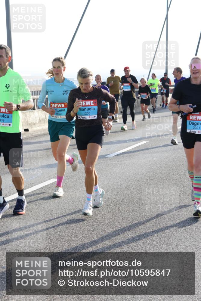 03.10.2026 - Köhlbrandbrückenlauf Strokosch-Dieckow http://msf.ph/oto/10595847 03.10.2026 09:26:38 Position 1 039, 1693, 1205, 2221 meine-sportfotos.de