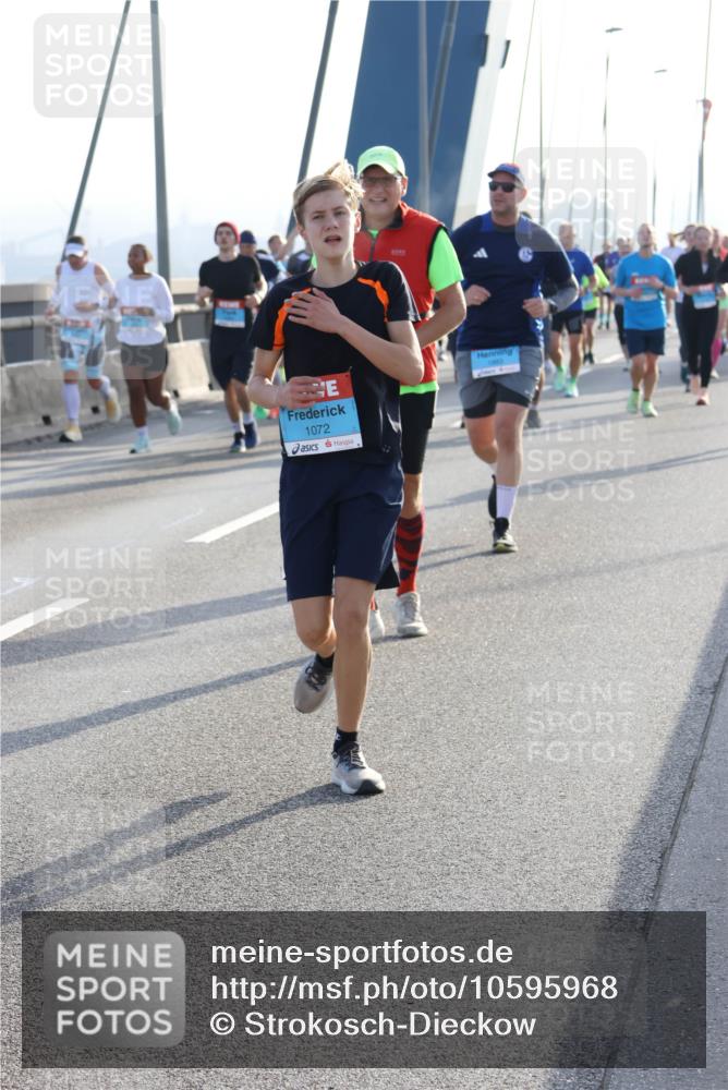 03.10.2026 - Köhlbrandbrückenlauf Strokosch-Dieckow http://msf.ph/oto/10595968 03.10.2026 09:26:59 Position 1 1072 meine-sportfotos.de