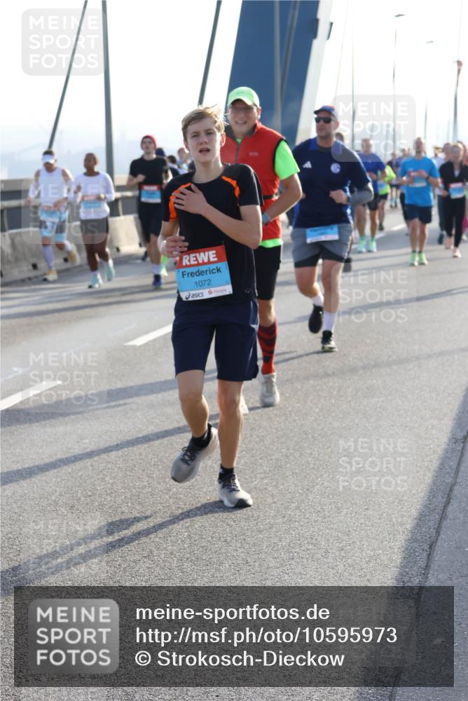 03.10.2026 - Köhlbrandbrückenlauf Strokosch-Dieckow http://msf.ph/oto/10595973 03.10.2026 09:26:59 Position 1 1072 meine-sportfotos.de