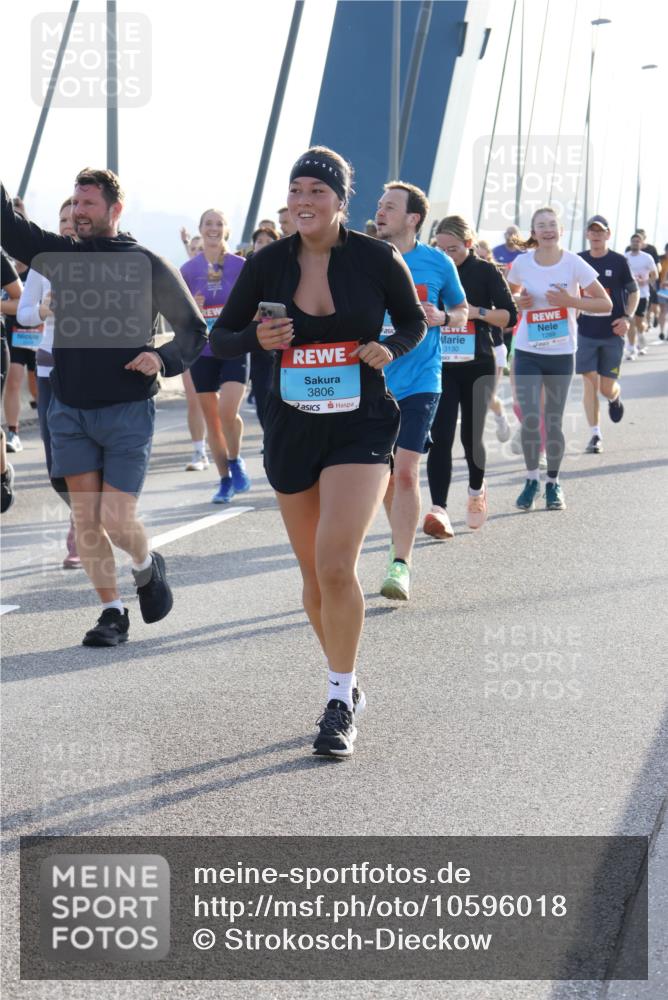 03.10.2026 - Köhlbrandbrückenlauf Strokosch-Dieckow http://msf.ph/oto/10596018 03.10.2026 09:27:05 Position 1 3806, 3130 meine-sportfotos.de