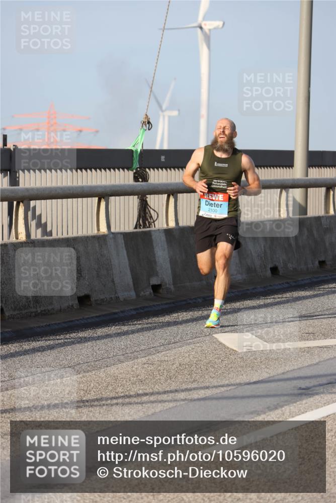 03.10.2026 - Köhlbrandbrückenlauf Strokosch-Dieckow http://msf.ph/oto/10596020 03.10.2026 09:27:24 Position 1 2100 meine-sportfotos.de