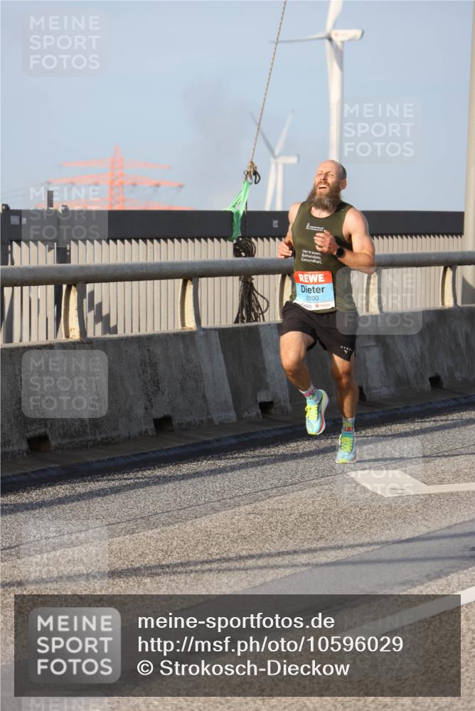 03.10.2026 - Köhlbrandbrückenlauf Strokosch-Dieckow http://msf.ph/oto/10596029 03.10.2026 09:27:24 Position 1 2100 meine-sportfotos.de