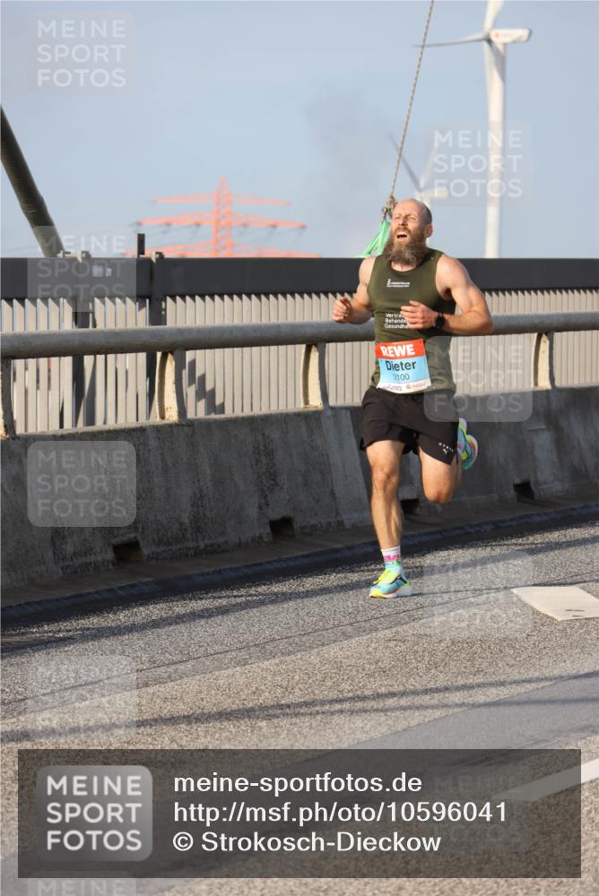 03.10.2026 - Köhlbrandbrückenlauf Strokosch-Dieckow http://msf.ph/oto/10596041 03.10.2026 09:27:24 Position 1 2100 meine-sportfotos.de