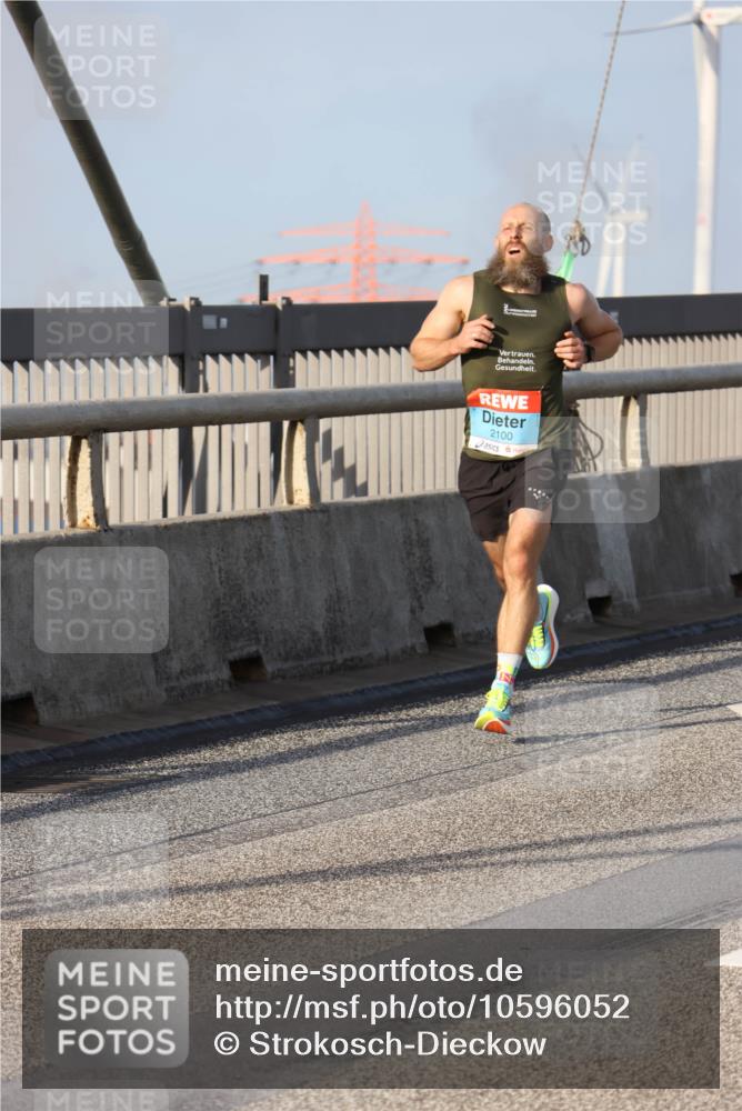 03.10.2026 - Köhlbrandbrückenlauf Strokosch-Dieckow http://msf.ph/oto/10596052 03.10.2026 09:27:25 Position 1 2100 meine-sportfotos.de