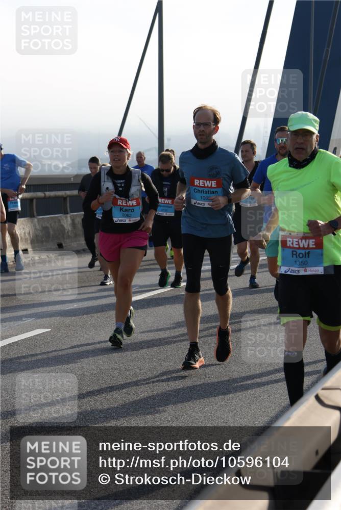 03.10.2026 - Köhlbrandbrückenlauf Strokosch-Dieckow http://msf.ph/oto/10596104 03.10.2026 09:27:45 Position 1 2, 2062, 106, 1350 meine-sportfotos.de