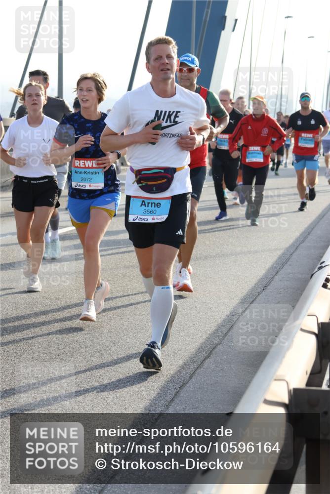 03.10.2026 - Köhlbrandbrückenlauf Strokosch-Dieckow http://msf.ph/oto/10596164 03.10.2026 09:27:56 Position 1 2072, 3560 meine-sportfotos.de